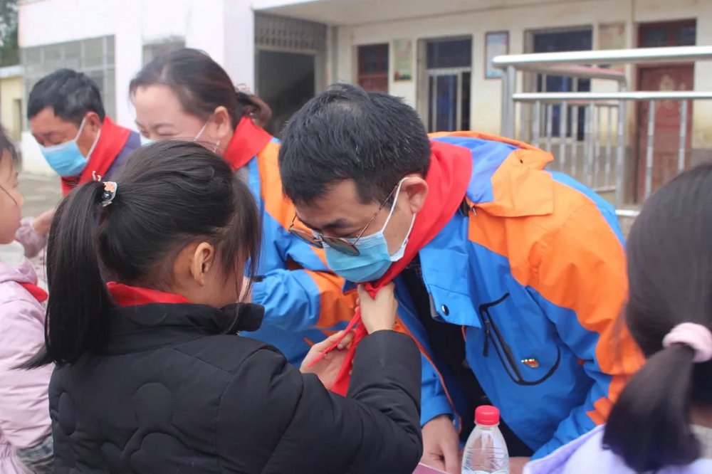 沃格正行—寒冬腊月赴碧溪，爱心助学三春暖